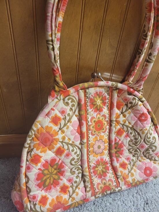 Vera Bradley Handbags - Vera Bradley Eloise Shoulder Bag Folkloric Floral Kiss Lock Retired Pattern